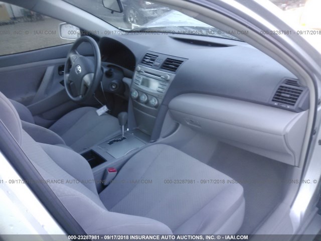 4T1BE46KX7U658725 - 2007 TOYOTA CAMRY NEW GENERAT CE/LE/XLE/SE SILVER photo 5