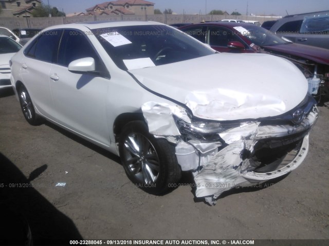 4T1BF1FK4HU271715 - 2017 TOYOTA CAMRY LE/XLE/SE/XSE 白色 照片 1