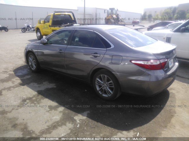 4T1BF1FK6FU483609 - 2015 TOYOTA CAMRY LE/XLE/SE/XSE 灰色 照片 3