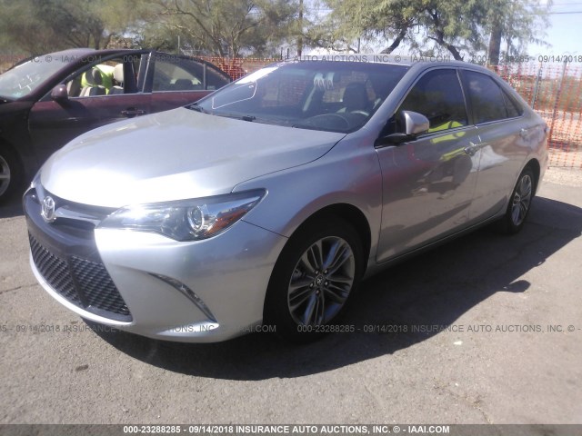 4T1BF1FK0HU363467 - 2017 TOYOTA CAMRY LE/XLE/SE/XSE 银色 照片 2