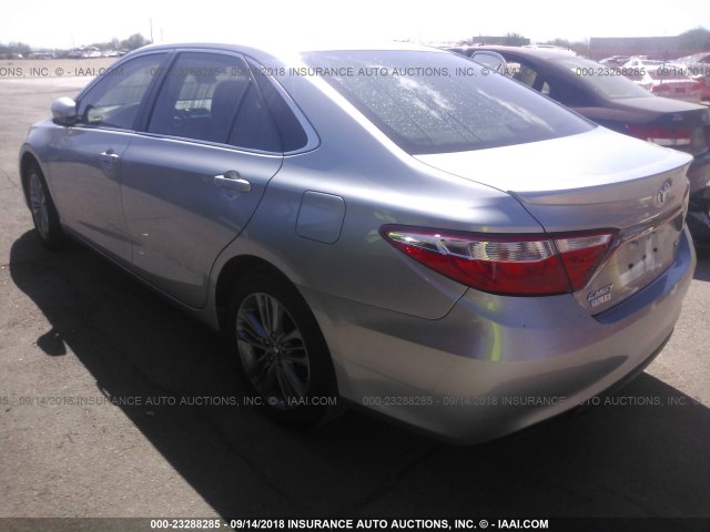 4T1BF1FK0HU363467 - 2017 TOYOTA CAMRY LE/XLE/SE/XSE 银色 照片 3