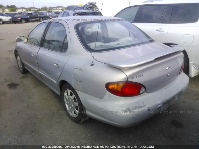 KMHJF35F6YU036440 - 2000 HYUNDAI ELANTRA GLS SILVER photo 3