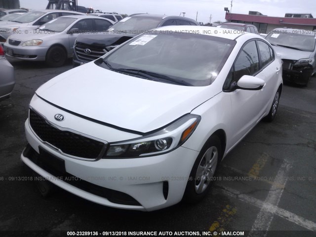 3KPFL4A76HE010149 - 2017 KIA FORTE LX/S WHITE photo 2