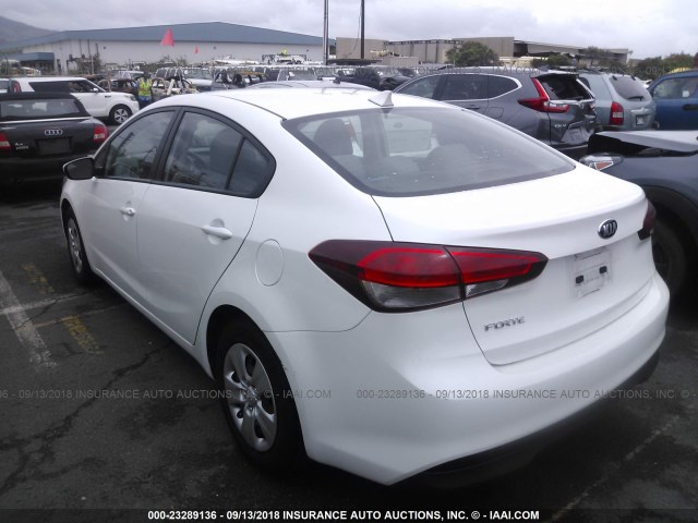 3KPFL4A76HE010149 - 2017 KIA FORTE LX/S WHITE photo 3