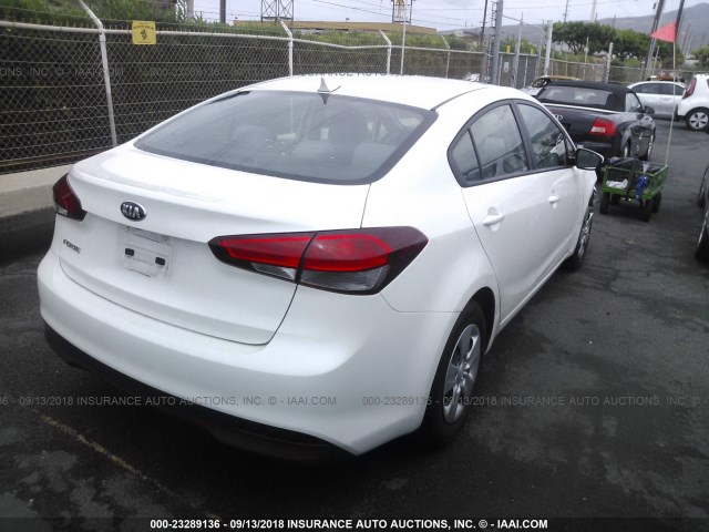 3KPFL4A76HE010149 - 2017 KIA FORTE LX/S WHITE photo 4