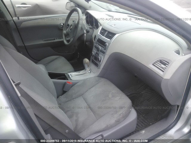 1G1ZG57B09F109214 - 2009 CHEVROLET MALIBU LS Gümüş foto 5