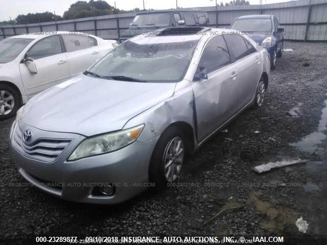 4T1BK3EK9BU627205 - 2011 TOYOTA CAMRY SE/LE/XLE ვერცხლისფერი ფოტო 2