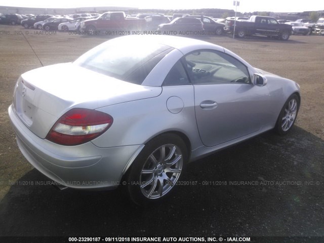 WDBWK56F05F051692 - 2005 MERCEDES-BENZ SLK 350 银色 照片 4