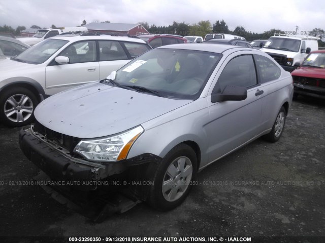 1FAHP32N88W142684 - 2008 FORD FOCUS S/SE SILVER photo 2