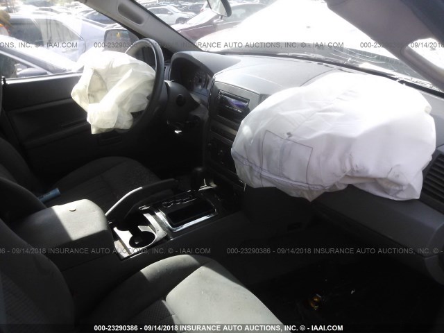 1J4GS48KX5C553941 - 2005 JEEP GRAND CHEROKEE LAREDO/COLUMBIA/FREEDOM 银色 照片 5