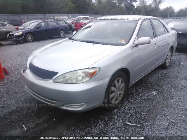 4T1BE30K72U552826 - 2002 TOYOTA CAMRY LE/XLE/SE Сұр фото 2