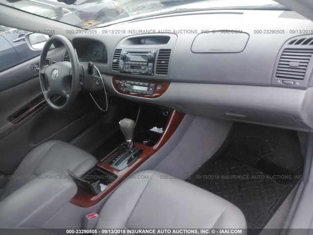 4T1BE30K72U552826 - 2002 TOYOTA CAMRY LE/XLE/SE Сұр фото 5