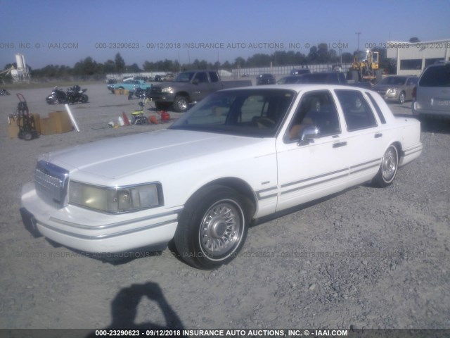 1LNLM81W0RY756313 - 1994 LINCOLN TOWN CAR EXECUTIVE WHITE photo 2