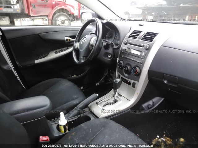 1NXBU4EE0AZ244391 - 2010 TOYOTA COROLLA S/LE/XLE SILVER photo 5