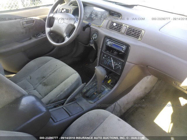4T1BG22K3VU775242 - 1997 TOYOTA CAMRY CE/LE/XLE 黑色 照片 5