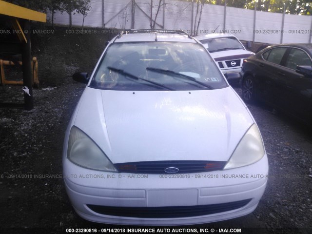 1FAFP36311W175919 - 2001 FORD FOCUS SE/SE COMFORT WHITE photo 6