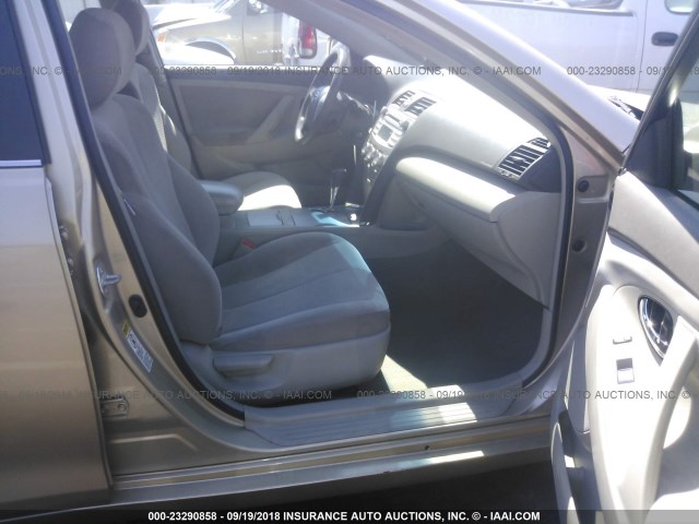 4T1BF3EK4BU769479 - 2011 TOYOTA CAMRY SE/LE/XLE ოქროსფერი ფოტო 5