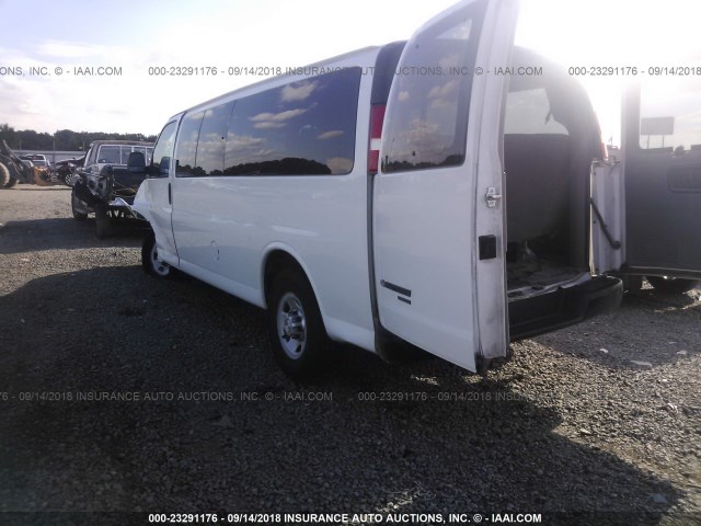 1GAZGZFG2F1156323 - 2015 CHEVROLET EXPRESS G3500 LS WHITE photo 3