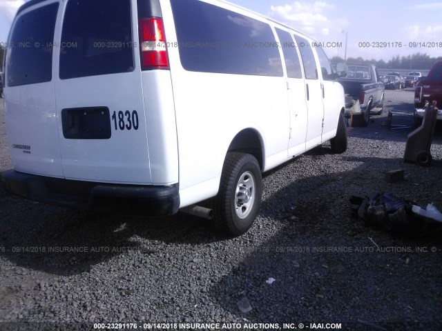 1GAZGZFG2F1156323 - 2015 CHEVROLET EXPRESS G3500 LS WHITE photo 4