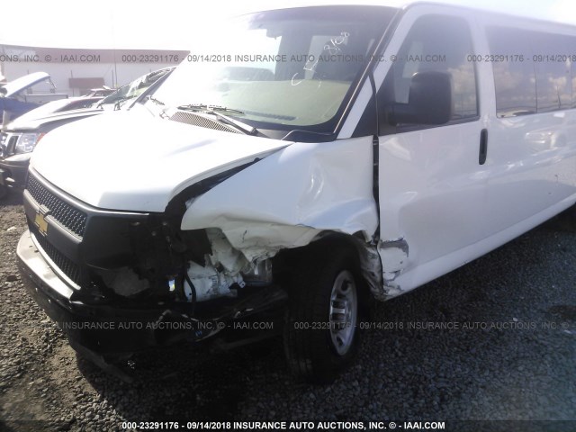 1GAZGZFG2F1156323 - 2015 CHEVROLET EXPRESS G3500 LS WHITE photo 6