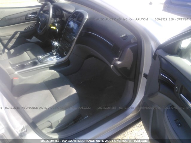 1G11B5SAXDF181704 - 2013 CHEVROLET MALIBU LS 银色 照片 5