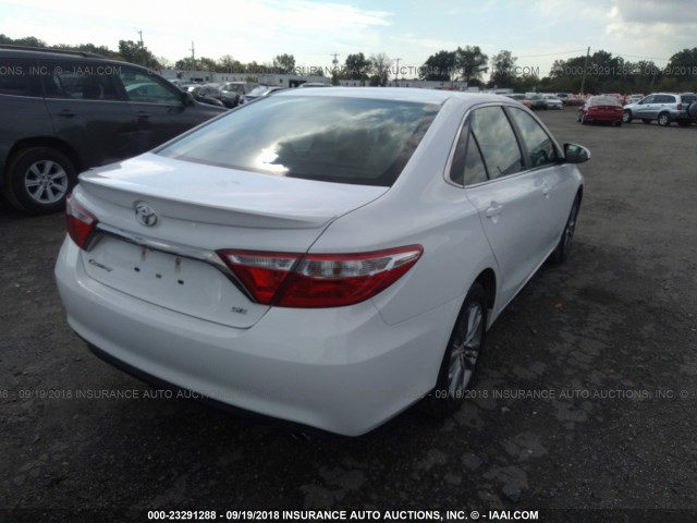 4T1BF1FK0GU578457 - 2016 TOYOTA CAMRY LE/XLE/SE/XSE WHITE photo 4