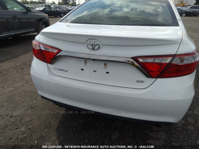 4T1BF1FK0GU578457 - 2016 TOYOTA CAMRY LE/XLE/SE/XSE WHITE photo 6