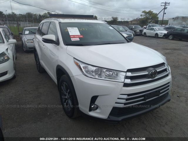 5TDJZRFHXJS493762 - 2018 TOYOTA HIGHLANDER SE/XLE WHITE photo 1