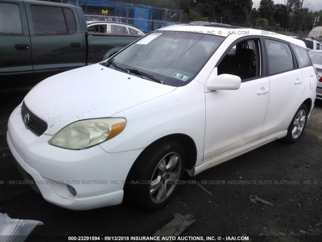 2T1KR32E26C603880 - 2006 TOYOTA COROLLA MATRIX XR WHITE photo 2