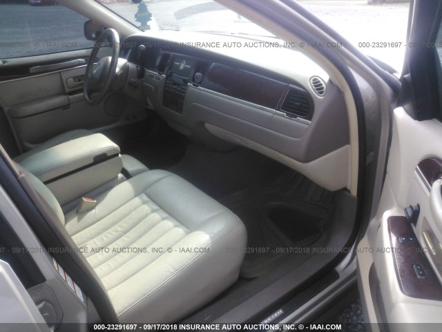 1LNHM81W74Y683553 - 2004 LINCOLN TOWN CAR EXECUTIVE/SIGNATURE Gri fotoğraf 5