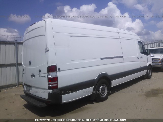 WD3PE8CC7B5561770 - 2011 MERCEDES-BENZ SPRINTER 2500 WHITE photo 4