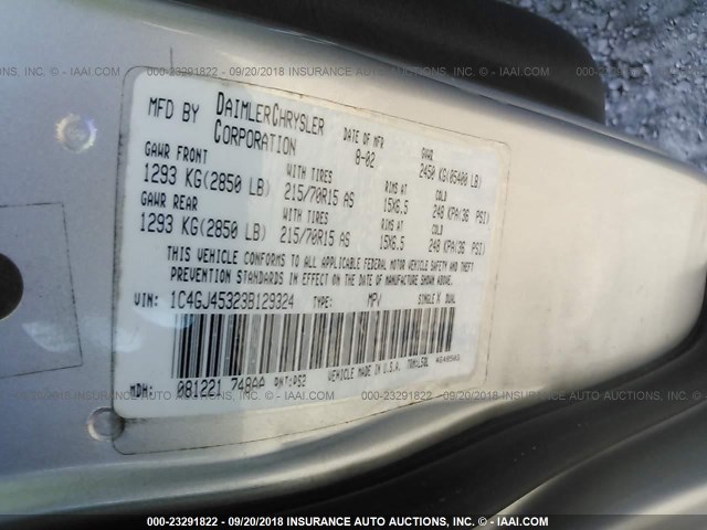 1C4GJ45323B129324 - 2003 CHRYSLER VOYAGER LX SILVER photo 9