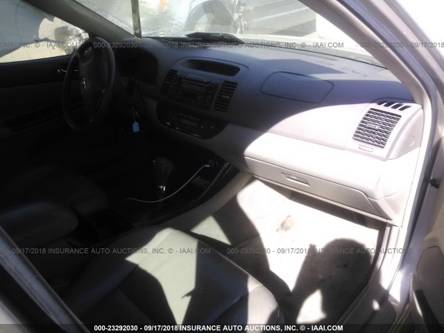 4T1BF30K24U076436 - 2004 TOYOTA CAMRY LE/XLE/SE Алтын фото 5