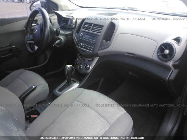 1G1JA5SH8C4144838 - 2012 CHEVROLET SONIC LS 黑色 照片 5