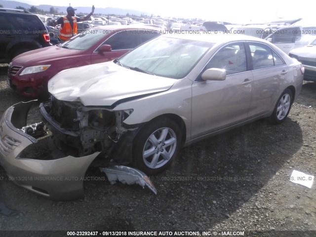 4T1BK46K77U537126 - 2007 TOYOTA CAMRY NEW GENERAT LE/XLE/SE SILVER photo 2