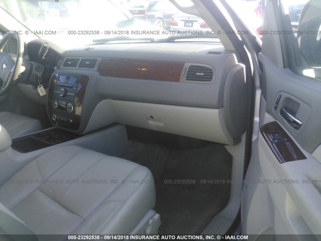 1GNSCBE09CR221365 - 2012 CHEVROLET TAHOE C1500 LT SILVER photo 5