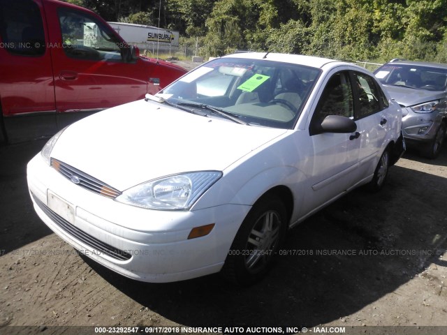 1FAFP34373W180189 - 2003 FORD FOCUS SE COMFORT/SE SPORT WHITE photo 2