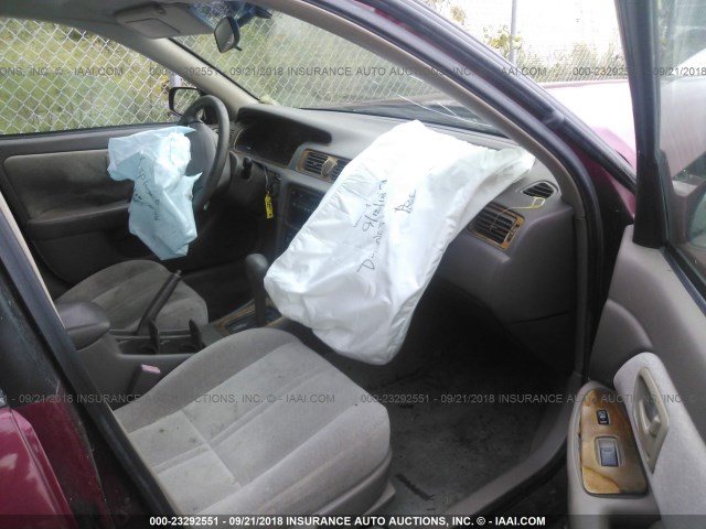 4T1BG22K3WU379460 - 1998 TOYOTA CAMRY CE/LE/XLE 红色 照片 5