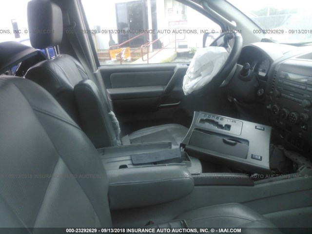 5N1AA08B74N718365 - 2004 NISSAN ARMADA SE/LE SILVER photo 5