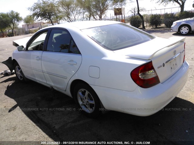 4T1BE32K52U111032 - 2002 TOYOTA CAMRY LE/XLE/SE 白色 照片 3