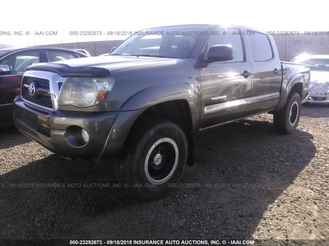 3TMLU4EN7BM073895 - 2011 TOYOTA TACOMA DOUBLE CAB ოქროსფერი ფოტო 2