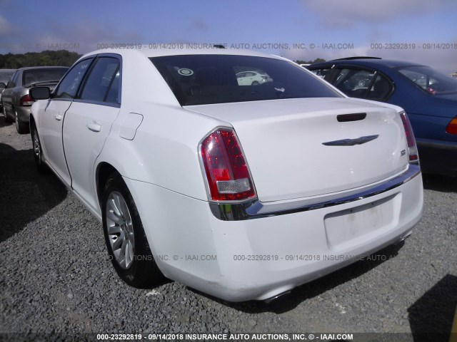 2C3CCAAG9CH192349 - 2012 CHRYSLER 300 WHITE photo 2