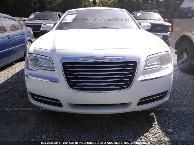 2C3CCAAG9CH192349 - 2012 CHRYSLER 300 WHITE photo 6