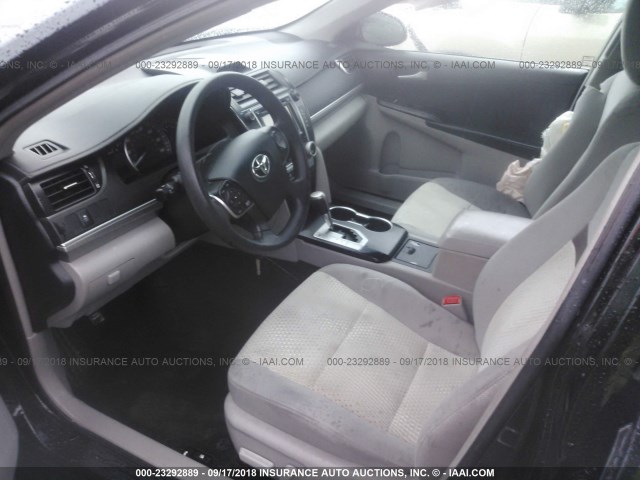 4T1BF1FKXCU024451 - 2012 TOYOTA CAMRY SE/LE/XLE 黑色 照片 5