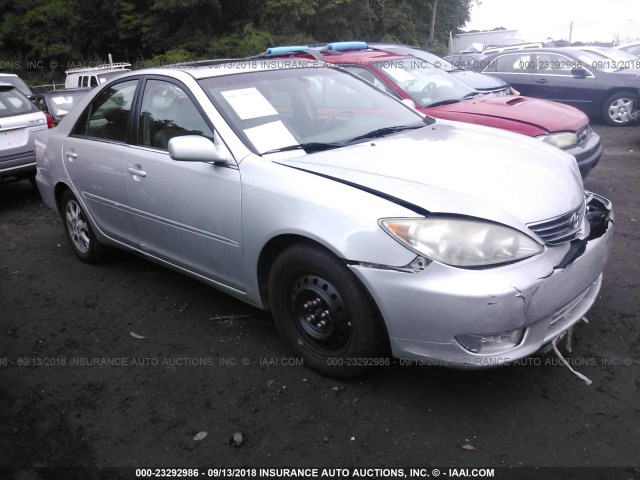 4T1BE32K05U972610 - 2005 TOYOTA CAMRY LE/XLE/SE 银色 照片 1