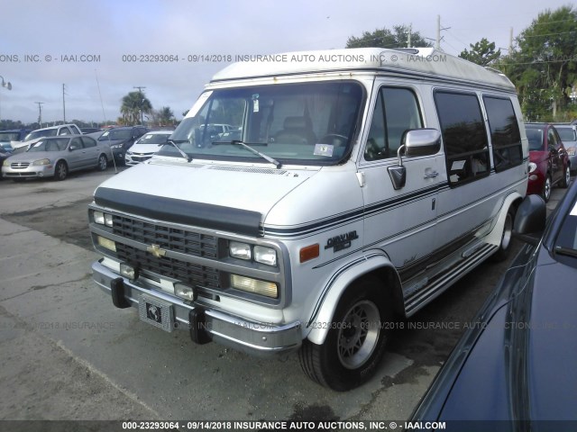 1GBEG25K9PF313387 - 1993 CHEVROLET G20 WHITE photo 2