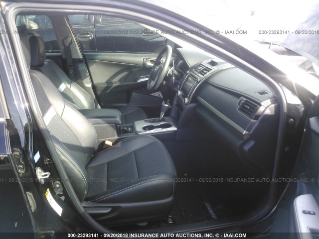 4T1BF1FK4EU766606 - 2014 TOYOTA CAMRY L/SE/LE/XLE Qara foto 5