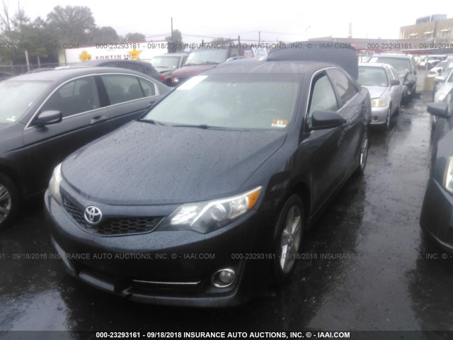 4T1BF1FK0DU671426 - 2013 TOYOTA CAMRY L/SE/LE/XLE Qara foto 2