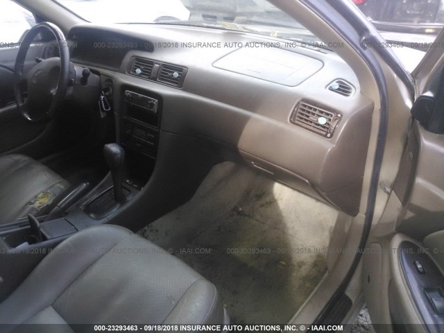 JT2BF28K310312400 - 2001 TOYOTA CAMRY LE/XLE GOLD photo 5