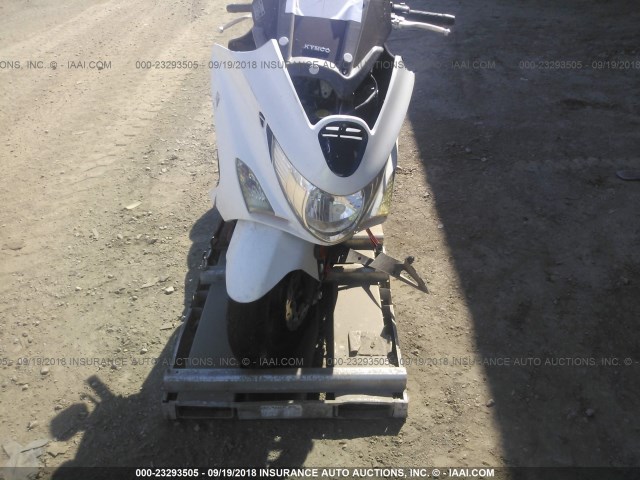 RFBT7S374AB300548 - 2010 KYMCO USA INC XCITING 500I WHITE photo 5